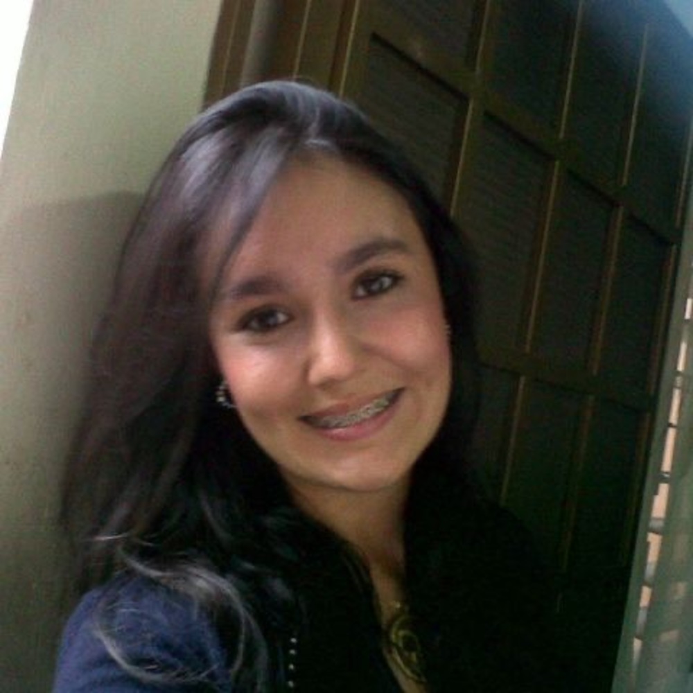 Meet your Posher, Laura betania